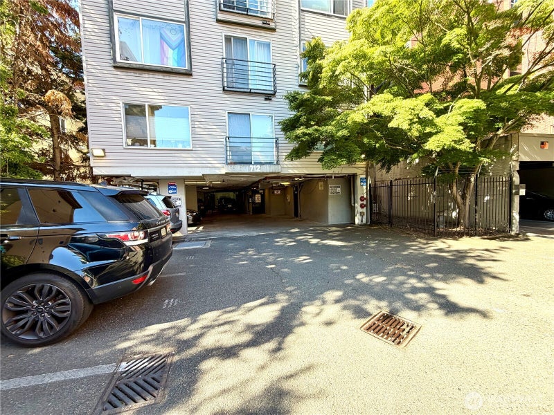 712 E Denny Way 401