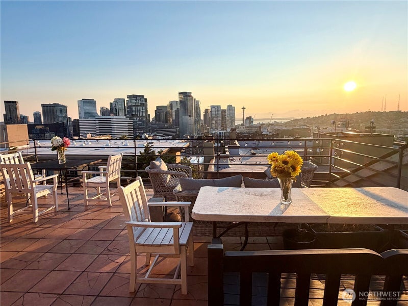 712 E Denny Way 401