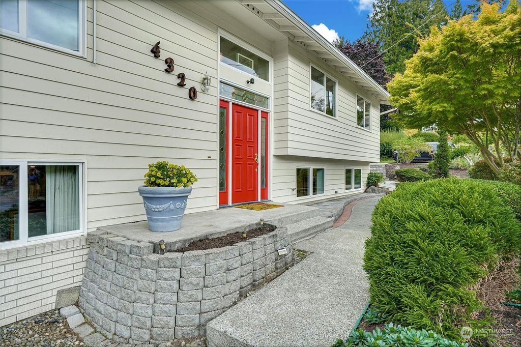 Photo of 4320 SW Trenton Street, Seattle, WA 98136 (MLS # 2304594)