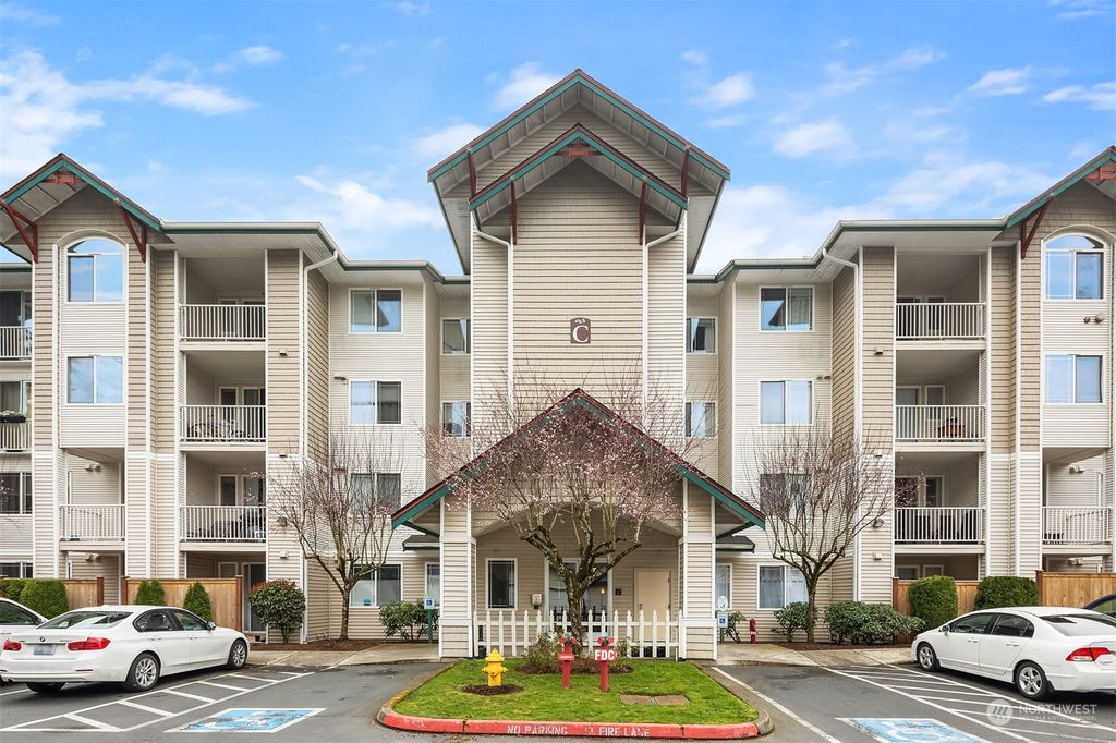 Photo of 13301 SE 79th Place #C107, Newcastle, WA 98059 (MLS # 2129593)
