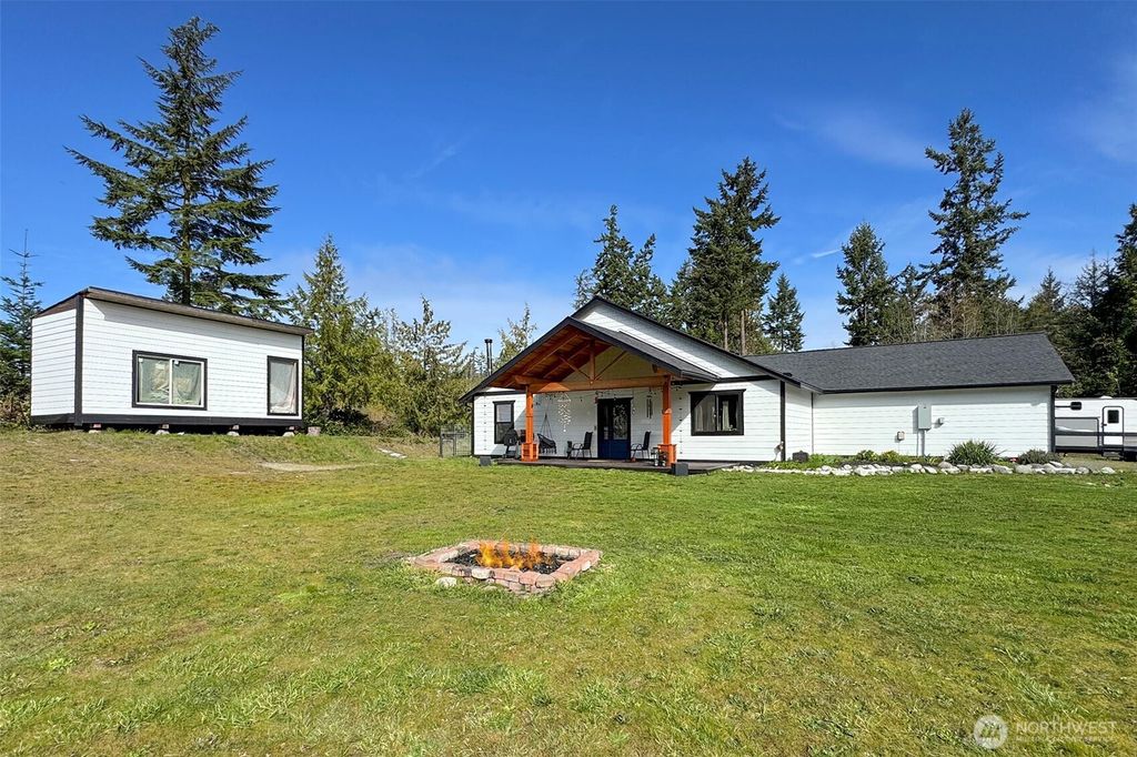 Photo of 10 Gretas Place, Sequim, WA 98382 (MLS # 2499755)