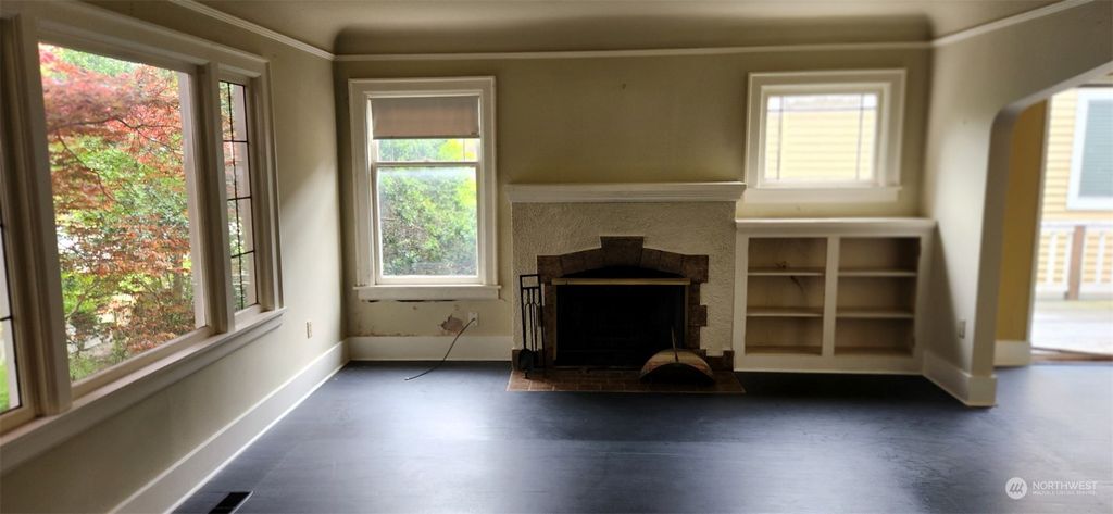 Photo of 8033 Sunnyside Avenue N, Seattle, WA 98103 (MLS # 2067656)