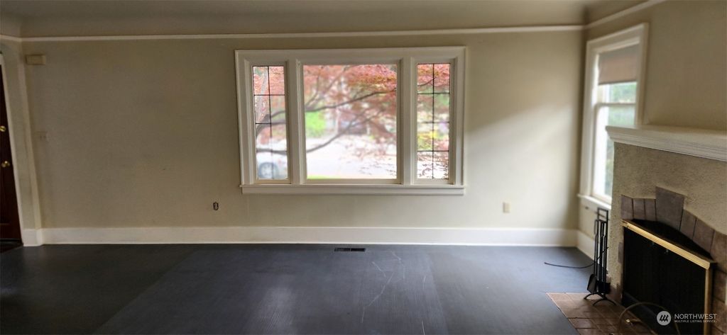 Photo of 8033 Sunnyside Avenue N, Seattle, WA 98103 (MLS # 2067656)