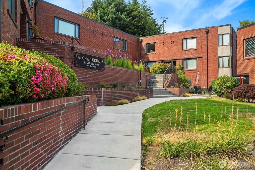 Photo of 228 Aloha Street #403, Seattle, WA 98109 (MLS # 2405283)