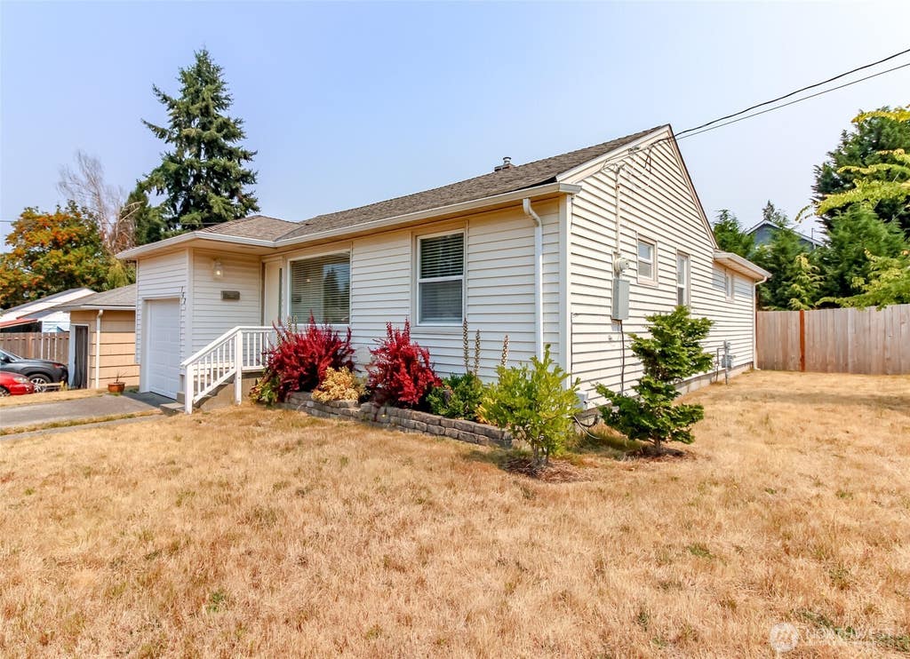 Photo of 1621 S Durango Street, Tacoma, WA 98405 (MLS # 2563903)