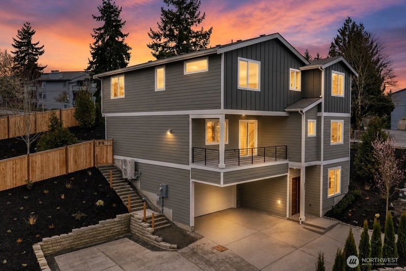 404 Edmonds Ave NE