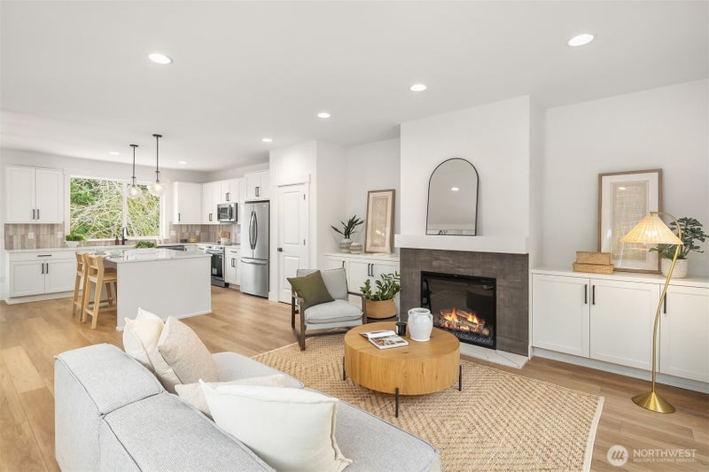 404 Edmonds Ave NE