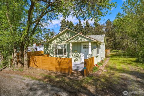 Photo of 230 Harrison Street, Walla Walla, WA 99362 (MLS # 2507670)