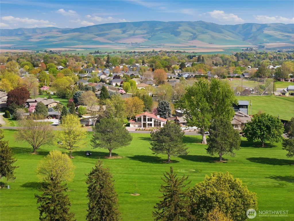 Photo of 1255 Country Club Road, Walla Walla, WA 99362 (MLS # 2513044)