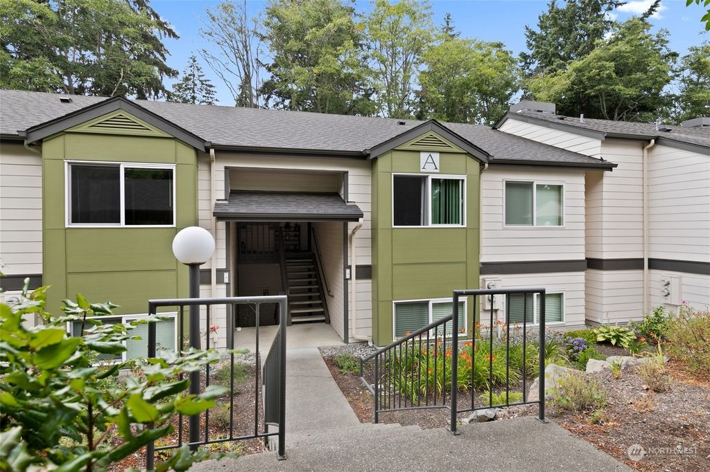 Photo of 31500 33rd Place SW #A201, Federal Way, WA 98023 (MLS # 2263063)