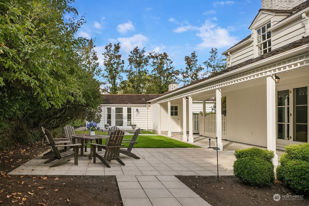 Photo of 5425 Elleray Lane NE, Seattle, WA 98105 (MLS # 2039945)