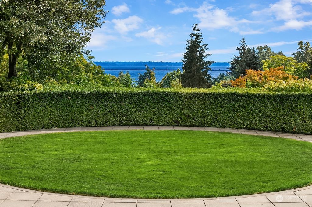 Photo of 5425 Elleray Lane NE, Seattle, WA 98105 (MLS # 2039945)