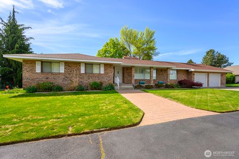 Photo of 725 Canterbury Road NW, Soap Lake, WA 98851 (MLS # 2512492)