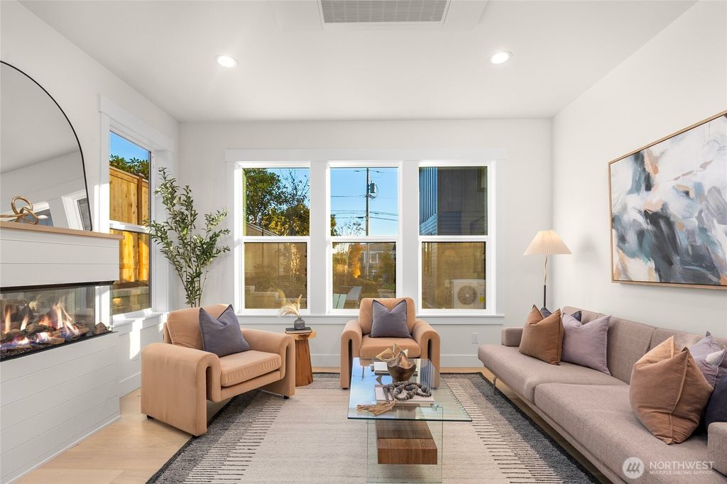 Photo of 636 11th Avenue, Kirkland, WA 98033 (MLS # 2471374)