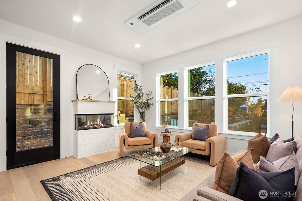 Photo of 636 11th Avenue, Kirkland, WA 98033 (MLS # 2471374)