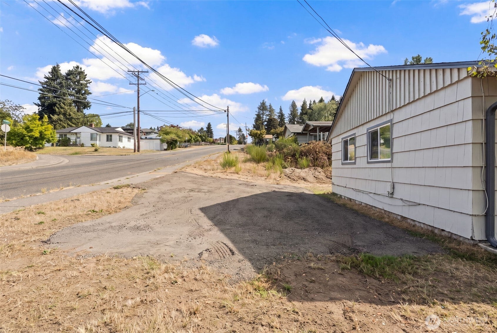 3332 & 3334 Halverson Avenue