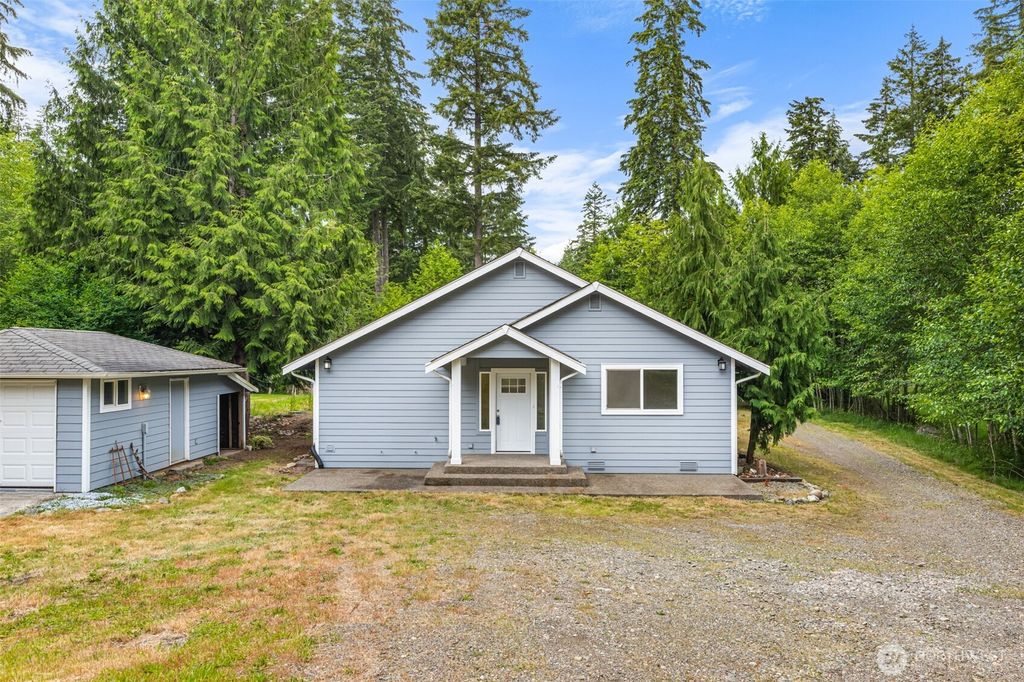 Photo of 141 E Dunoon Place, Shelton, WA 98584 (MLS # 2460702)