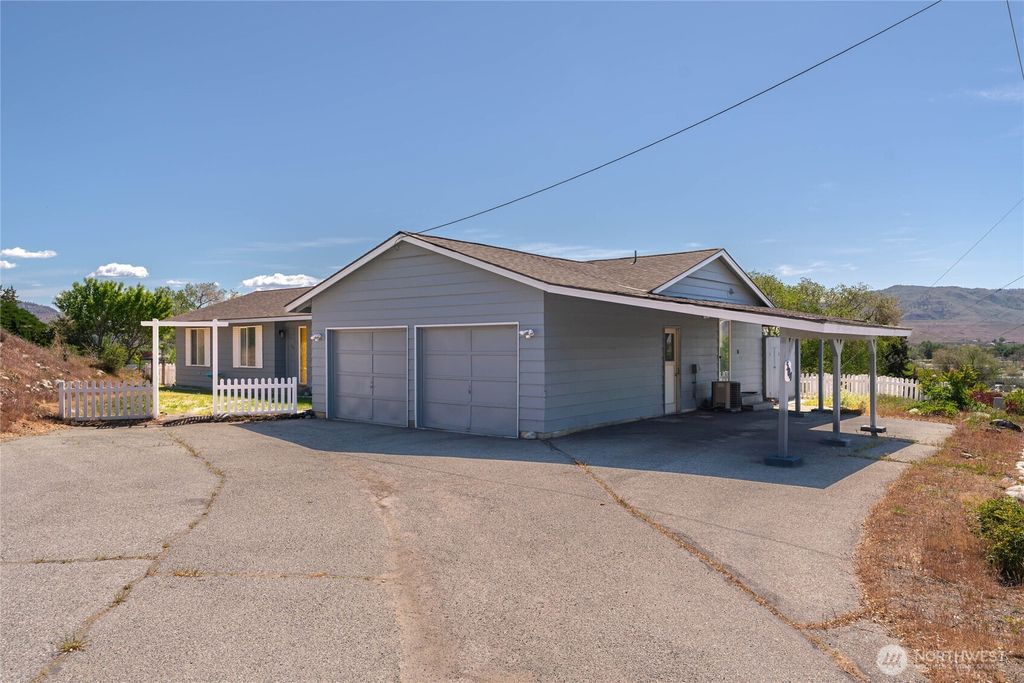 Photo of 504 Ash Street, Omak, WA 98841 (MLS # 2519160)
