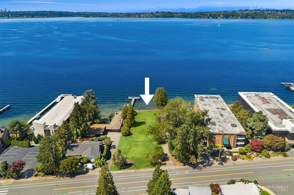 Photo of 6211 Lake Washington Boulevard NE, Kirkland, WA 98033 (MLS # 2496347)