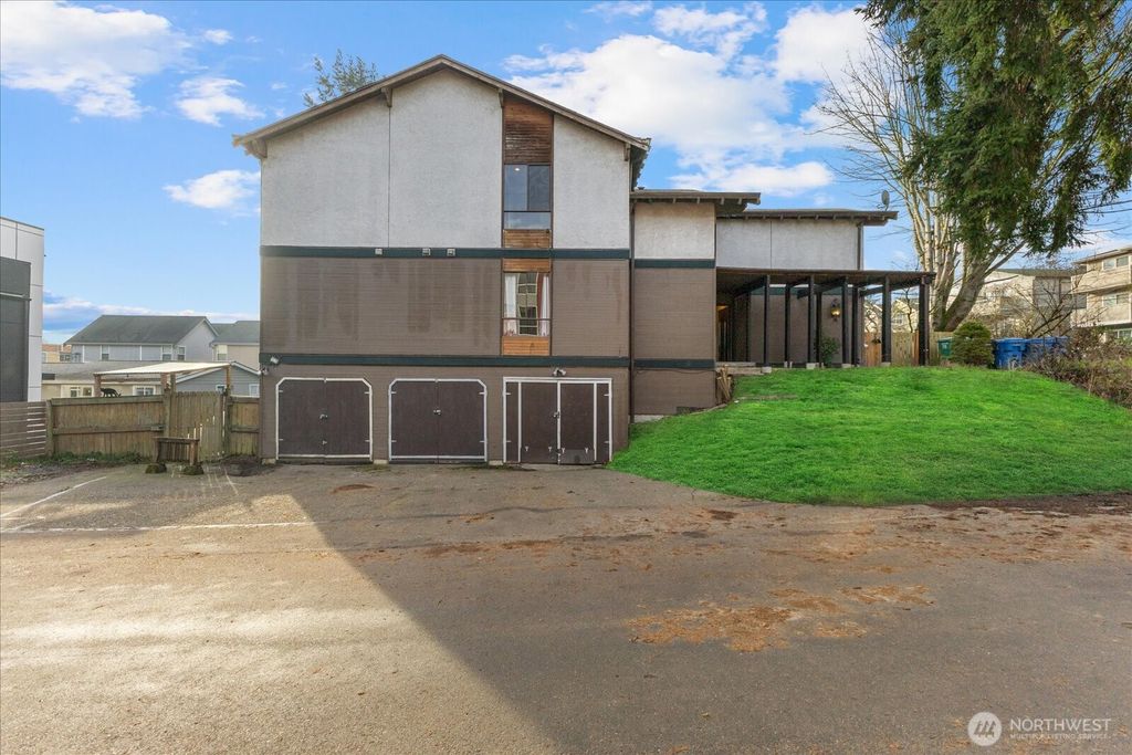 Photo of 9256 Interlake Avenue N, Seattle, WA 98103 (MLS # 2469761)