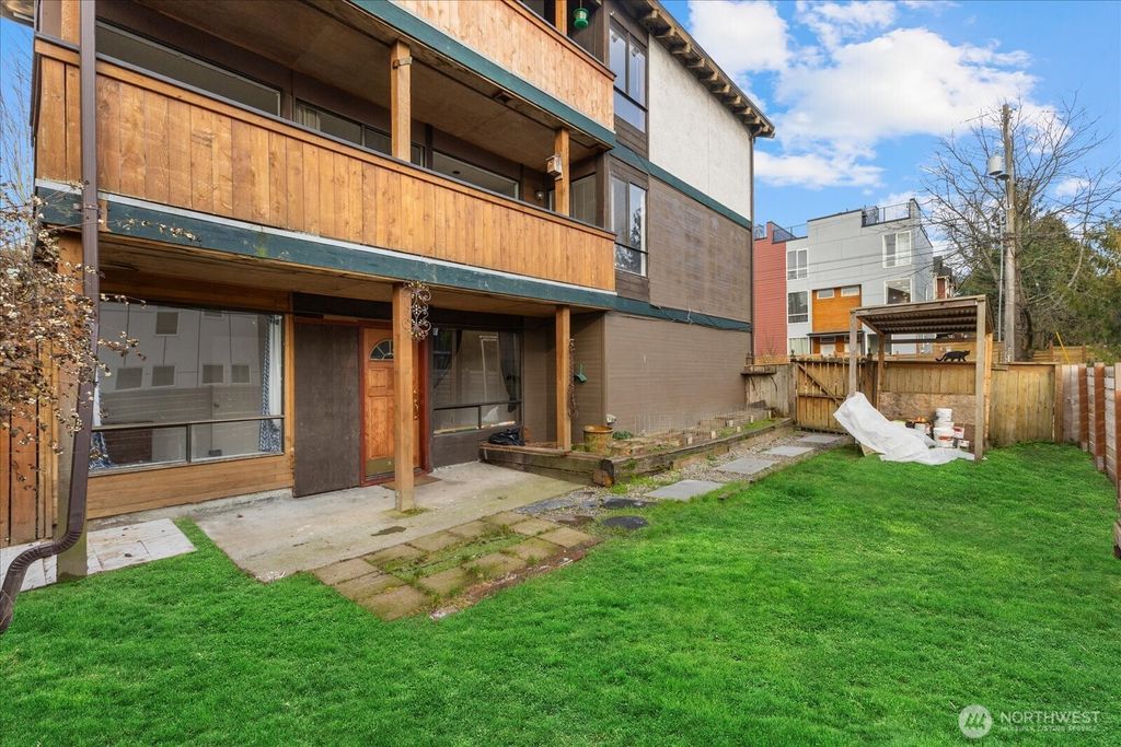 Photo of 9256 Interlake Avenue N, Seattle, WA 98103 (MLS # 2469761)