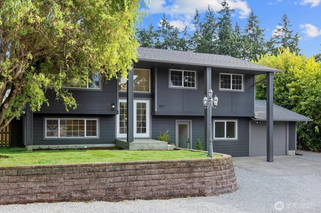 Photo of 927 S 304th Street, Federal Way, WA 98003 (MLS # 2417198)