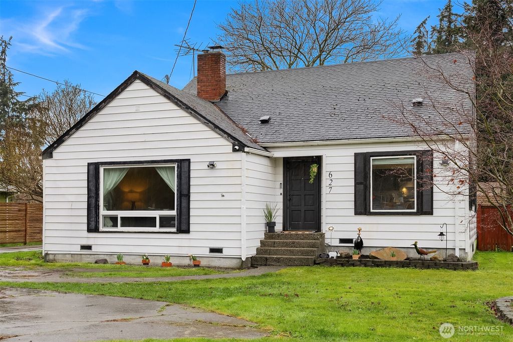 Photo of 627 Madison Street, Everett, WA 98203 (MLS # 2492200)