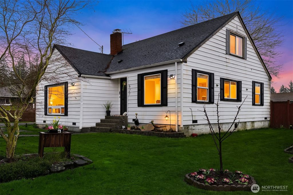 Photo of 627 Madison Street, Everett, WA 98203 (MLS # 2492200)