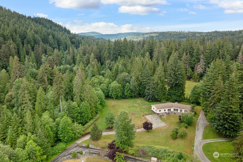 Photo of 12335 Upper Preston Road SE, Issaquah, WA 98027 (MLS # 2259276)