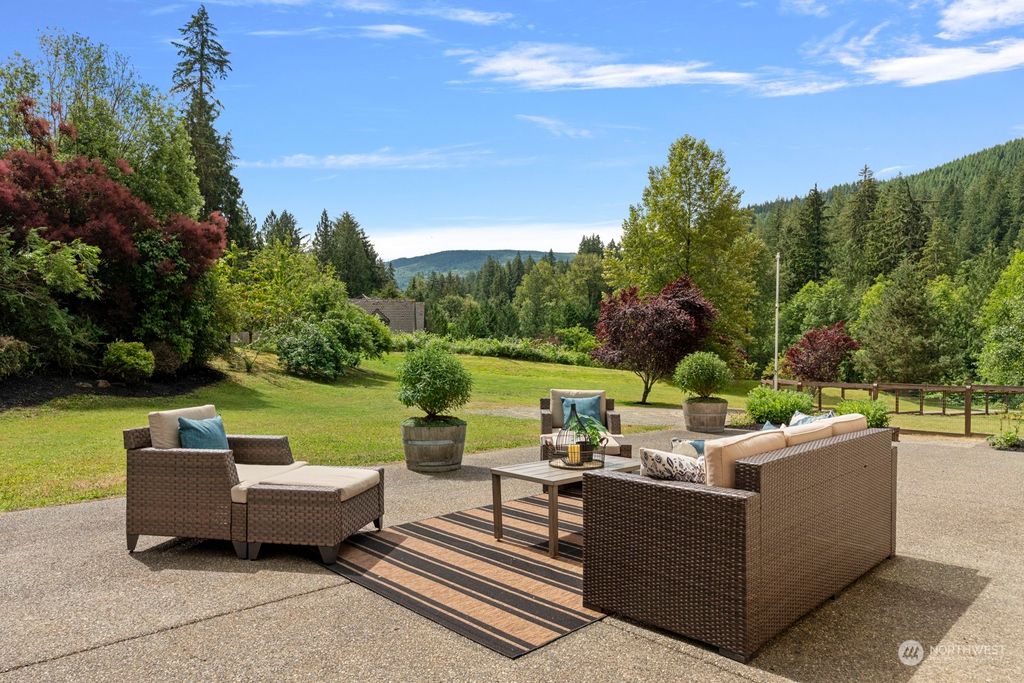 Photo of 12335 Upper Preston Road SE, Issaquah, WA 98027 (MLS # 2259276)
