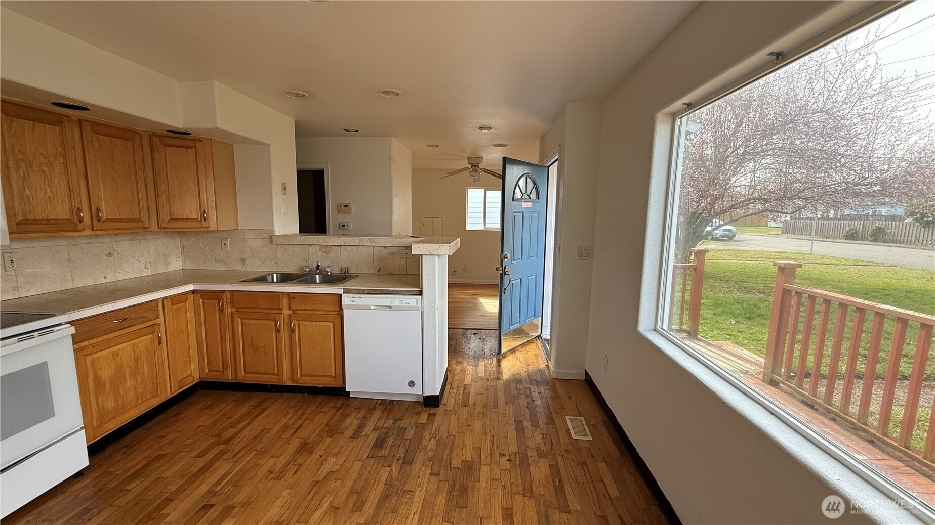 1031 S Oxford Street