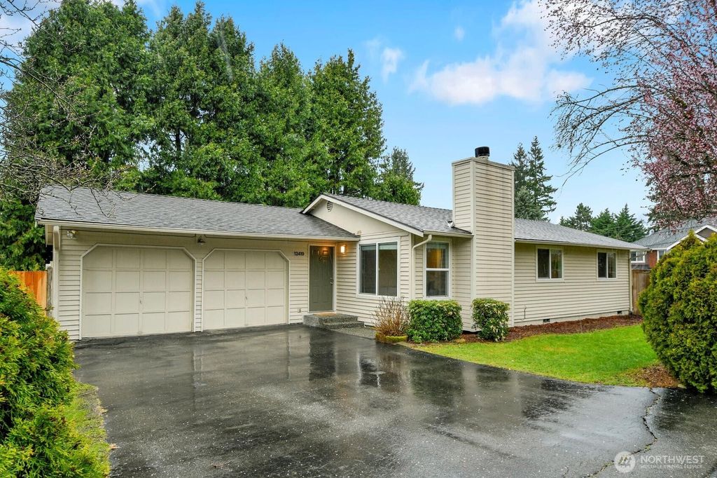 Photo of 12419 NE 107th Place, Kirkland, WA 98033 (MLS # 2467798)