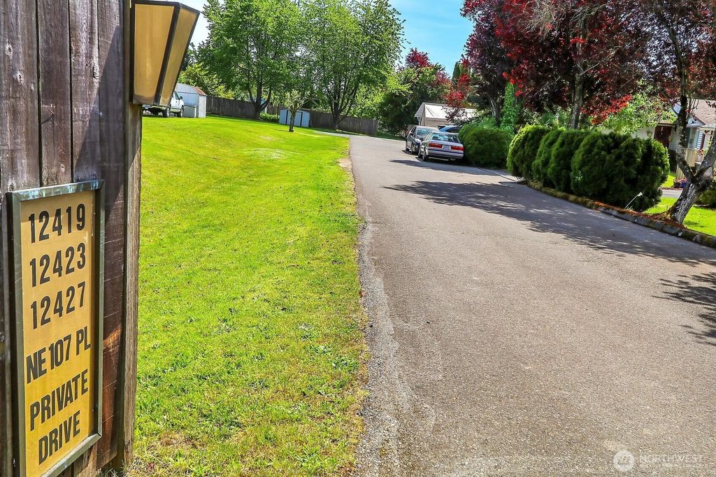 Photo of 12419 NE 107th Place, Kirkland, WA 98033 (MLS # 2467798)