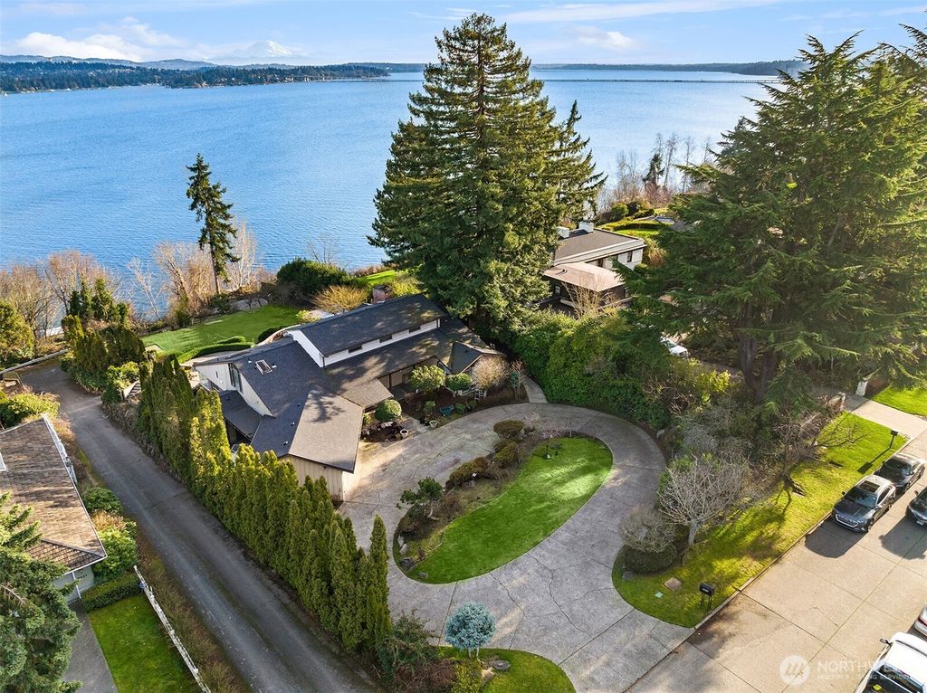 Photo of 6405 NE Windermere Road, Seattle, WA 98105 (MLS # 2394310)