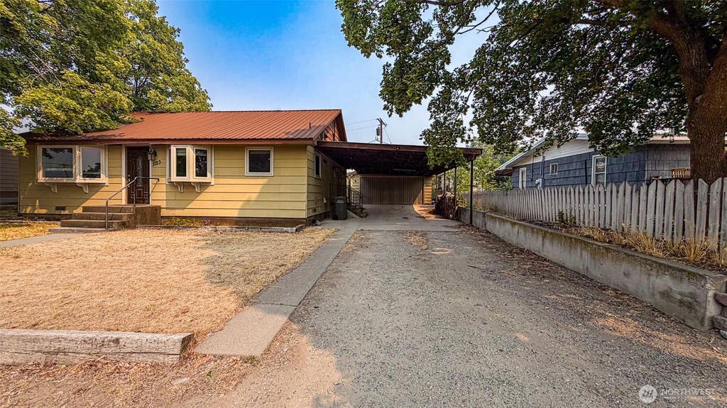 Photo of 1123 Central Avenue, Oroville, WA 98844 (MLS # 2568635)