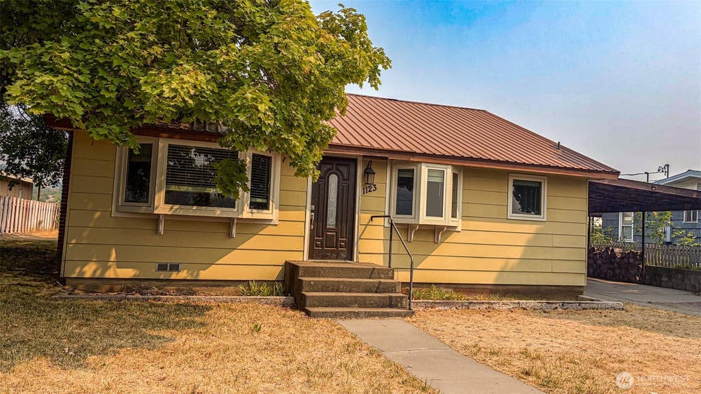 Photo of 1123 Central Avenue, Oroville, WA 98844 (MLS # 2568635)