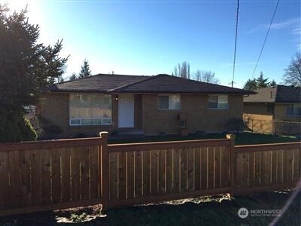 Photo of 14227 SE 201st St Kent, St, Kent, WA 98042 (MLS # 2336310)