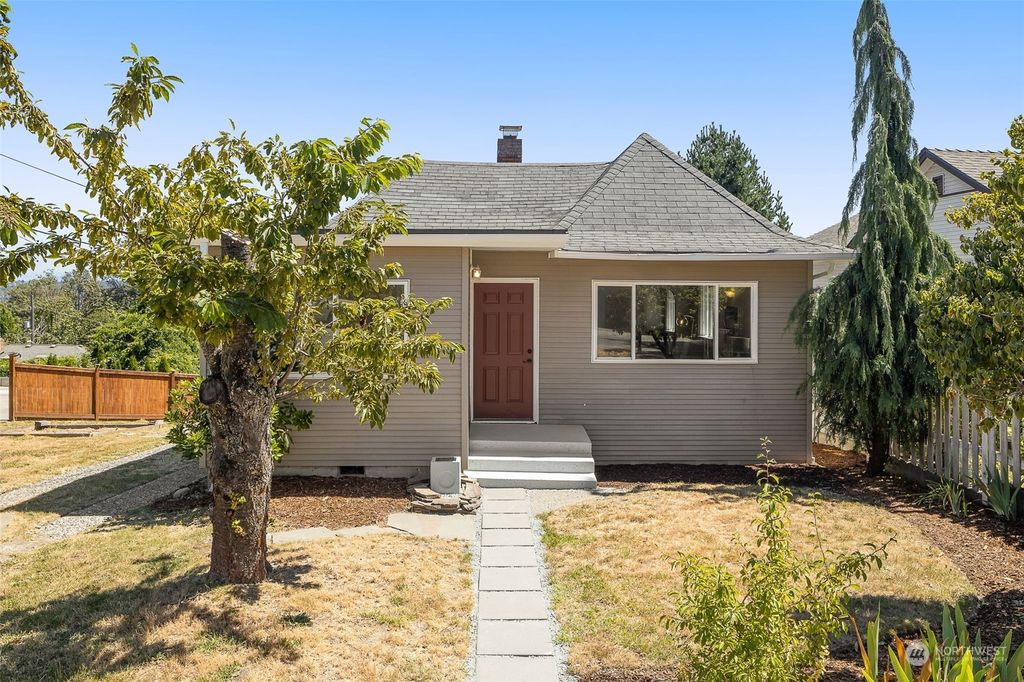 Photo of 5246 21st Avenue SW, Seattle, WA 98106 (MLS # 2269288)