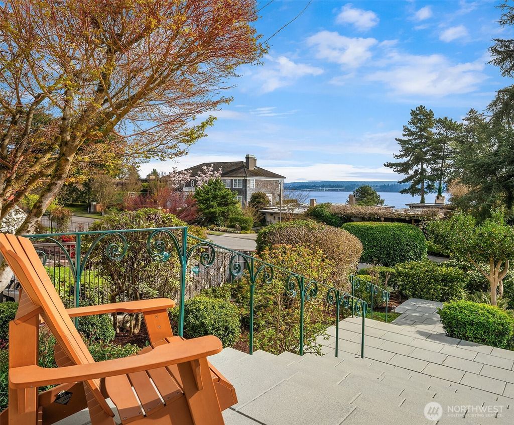 Photo of 453 McGilvra Boulevard E, Seattle, WA 98112 (MLS # 2517906)