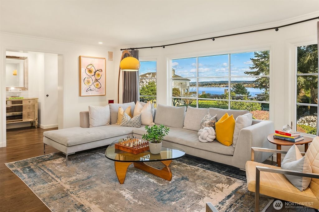 Photo of 453 McGilvra Boulevard E, Seattle, WA 98112 (MLS # 2517906)