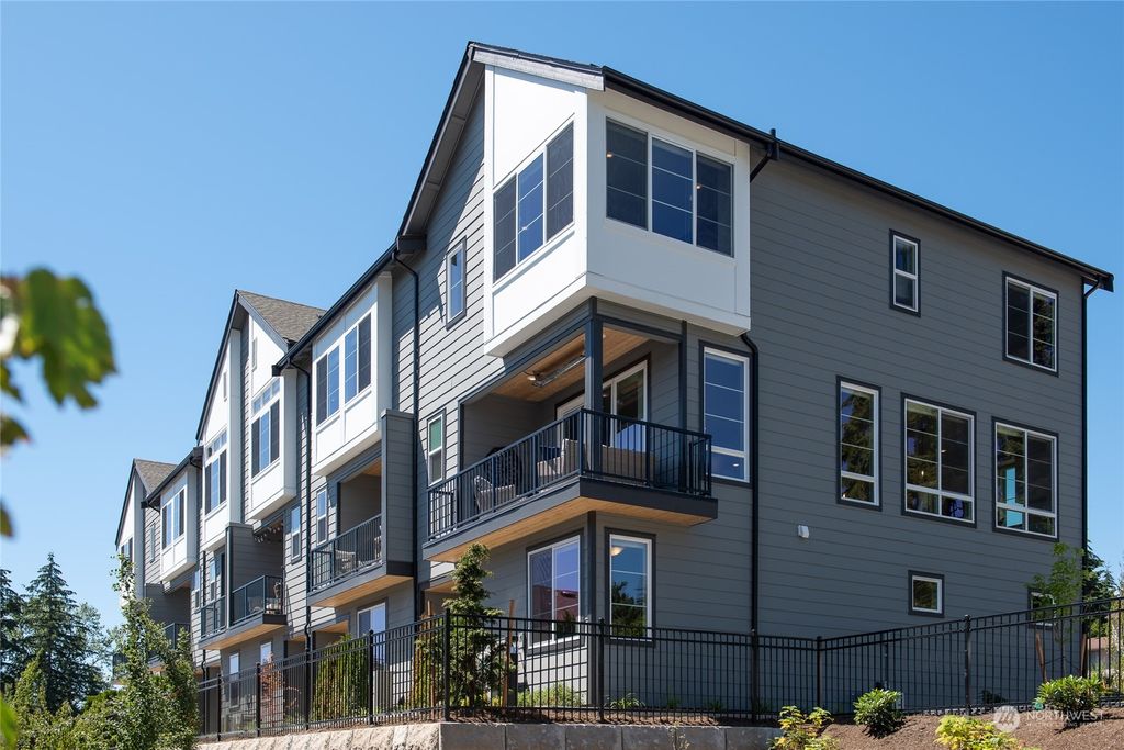 218875 67th Drive, Kenmore Townhome for Sale in Kenmore 1997041