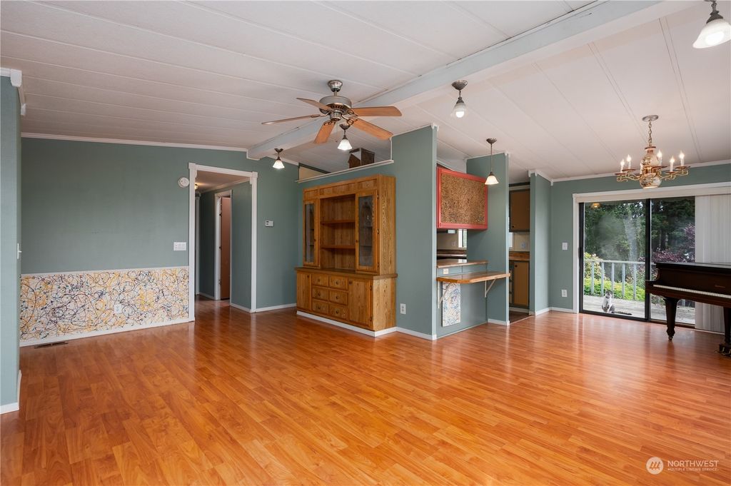 listing image 9362513258942934619