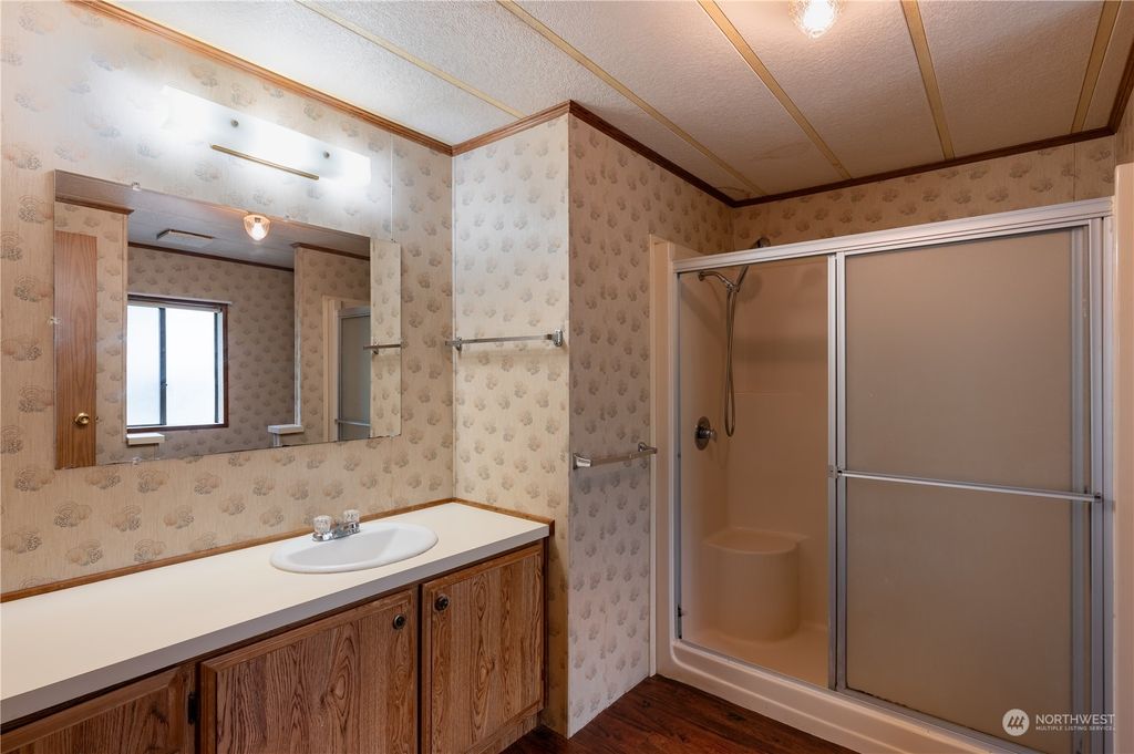 listing image 9367259914781808109