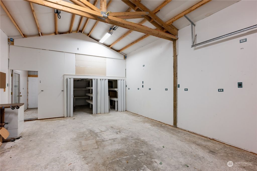 listing image 9364348143175581515