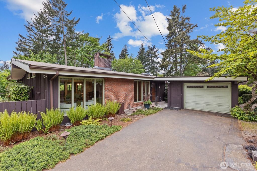 Photo of 518 N 175th Street, Shoreline, WA 98133 (MLS # 2522010)