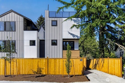 Photo of 1218 NE 100th Street, Seattle, WA 98102 (MLS # 2578307)
