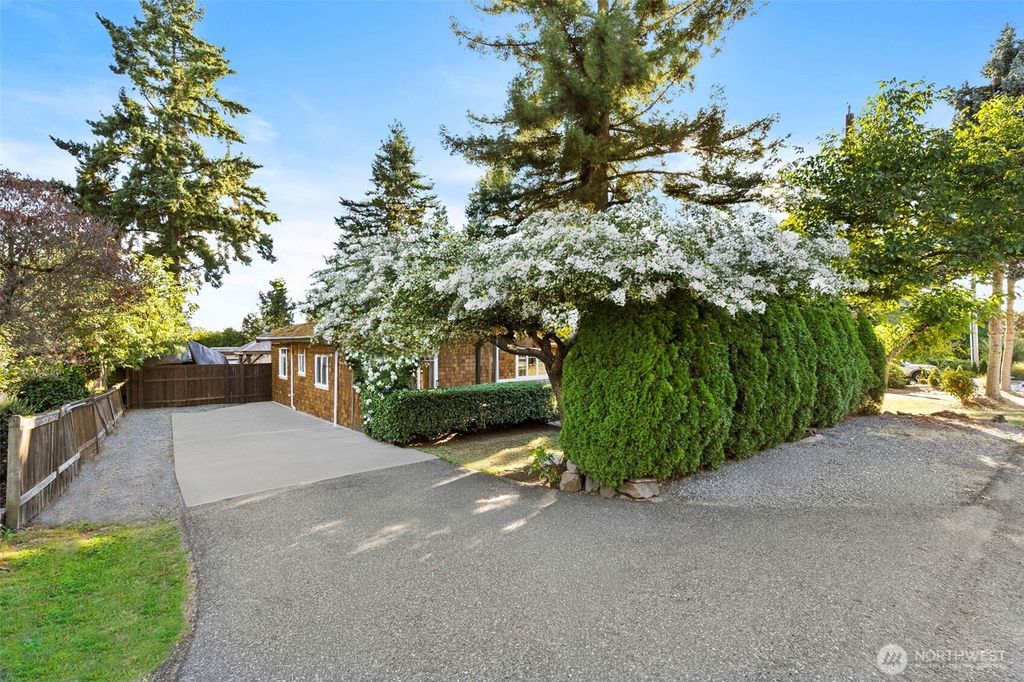Photo of 639 12th Avenue, Kirkland, WA 98033 (MLS # 2440304)