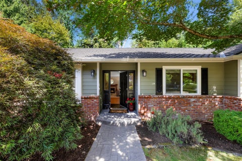 Photo of 24124 NE 6th Place, Sammamish, WA 98074 (MLS # 2576383)