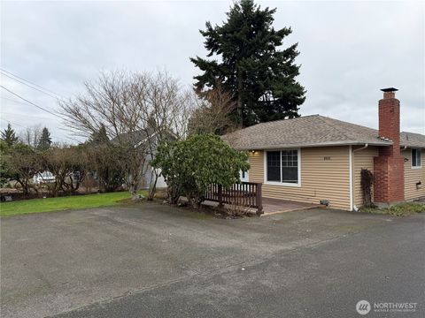 Photo of 6605 Beverly Boulevard, Everett, WA 98203 (MLS # 2458651)