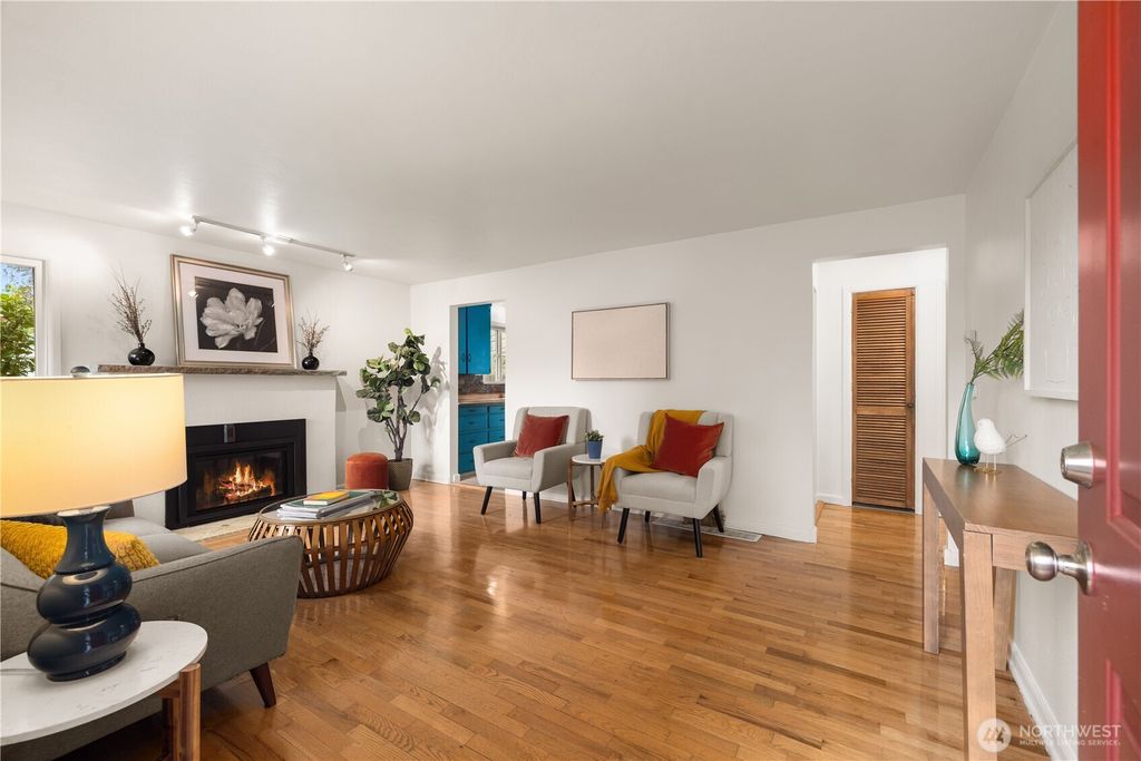 Photo of 11253 35th Avenue SW, Seattle, WA 98146 (MLS # 2507519)